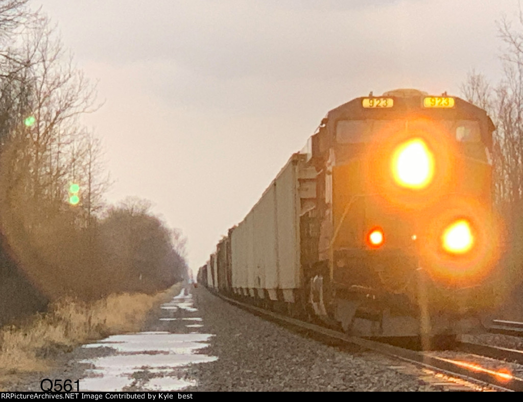 CSX 923 on Q561